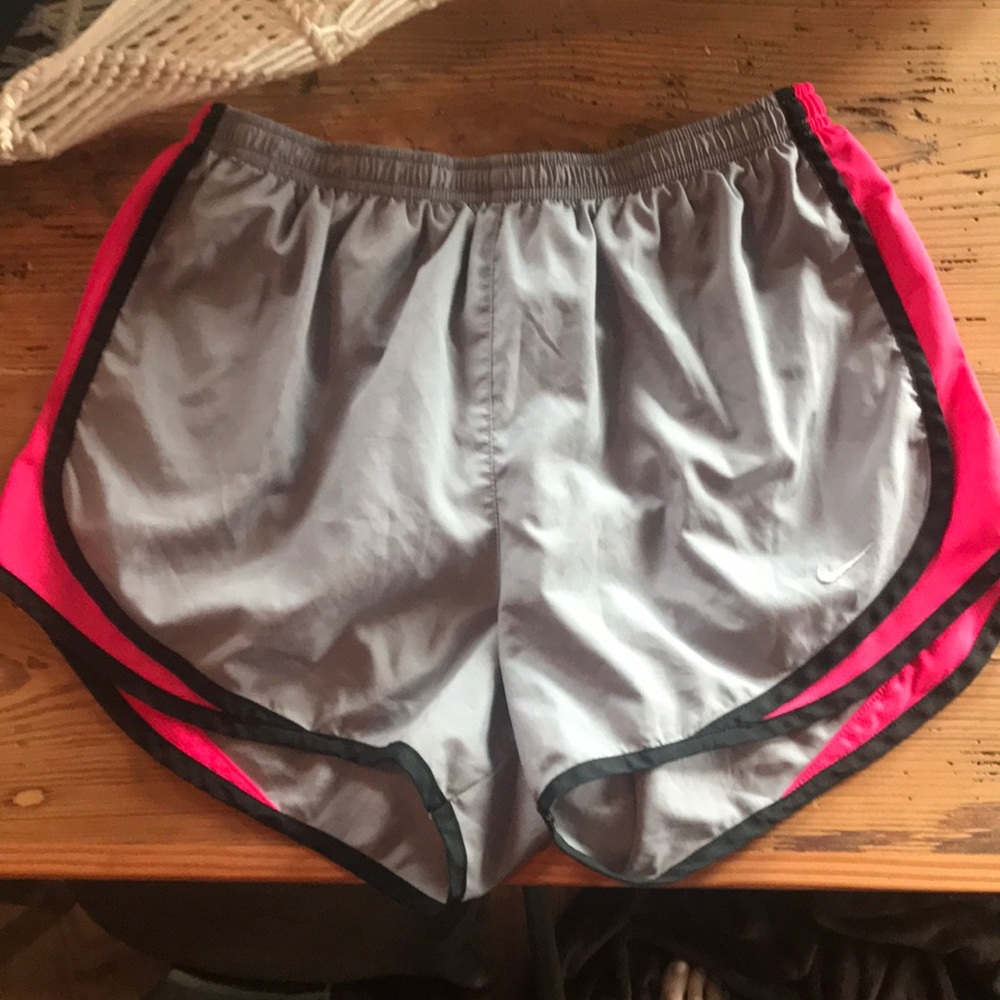 Nike tempo short